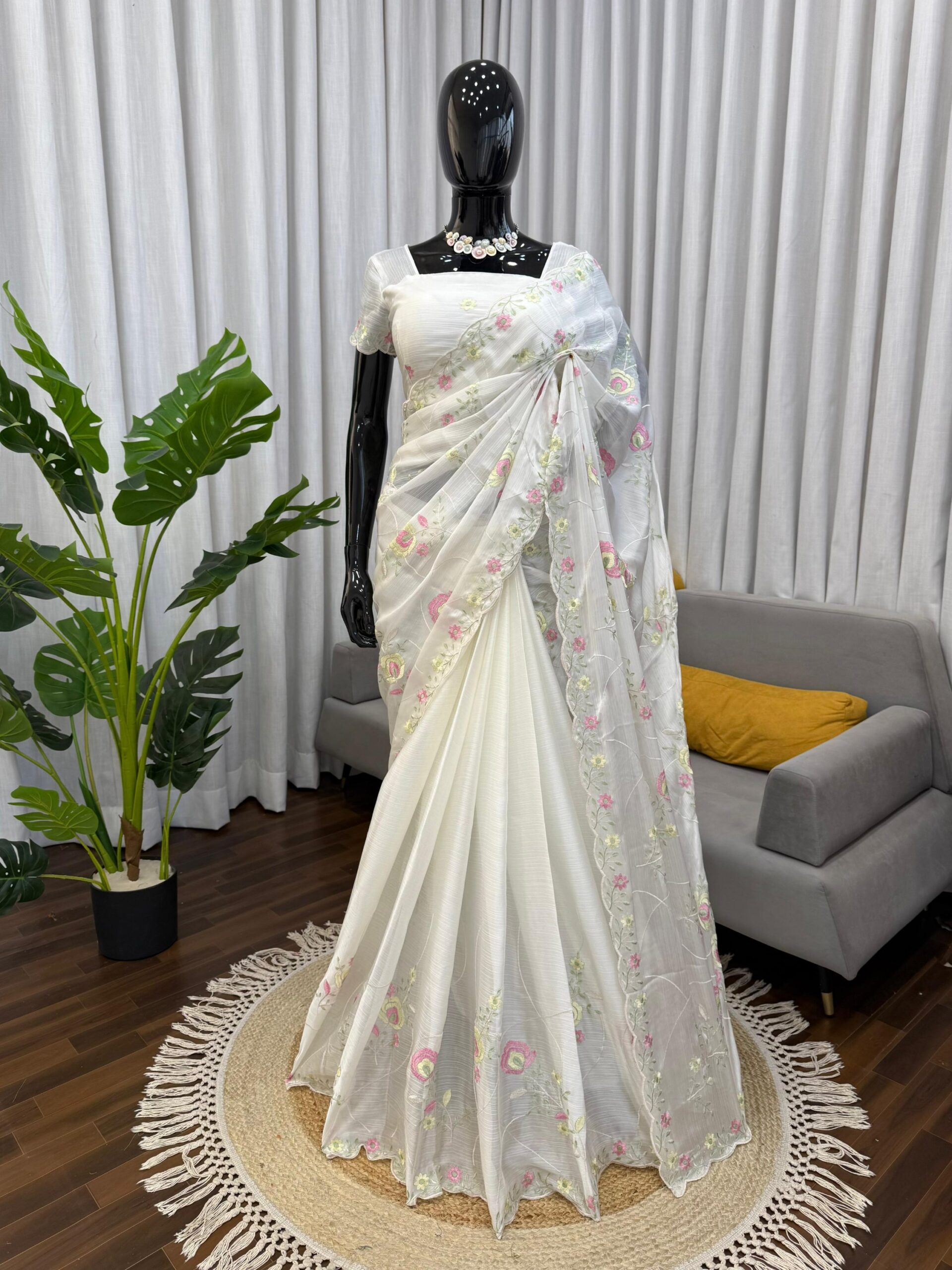 Designer Floral Embroidered Saree - Image 5