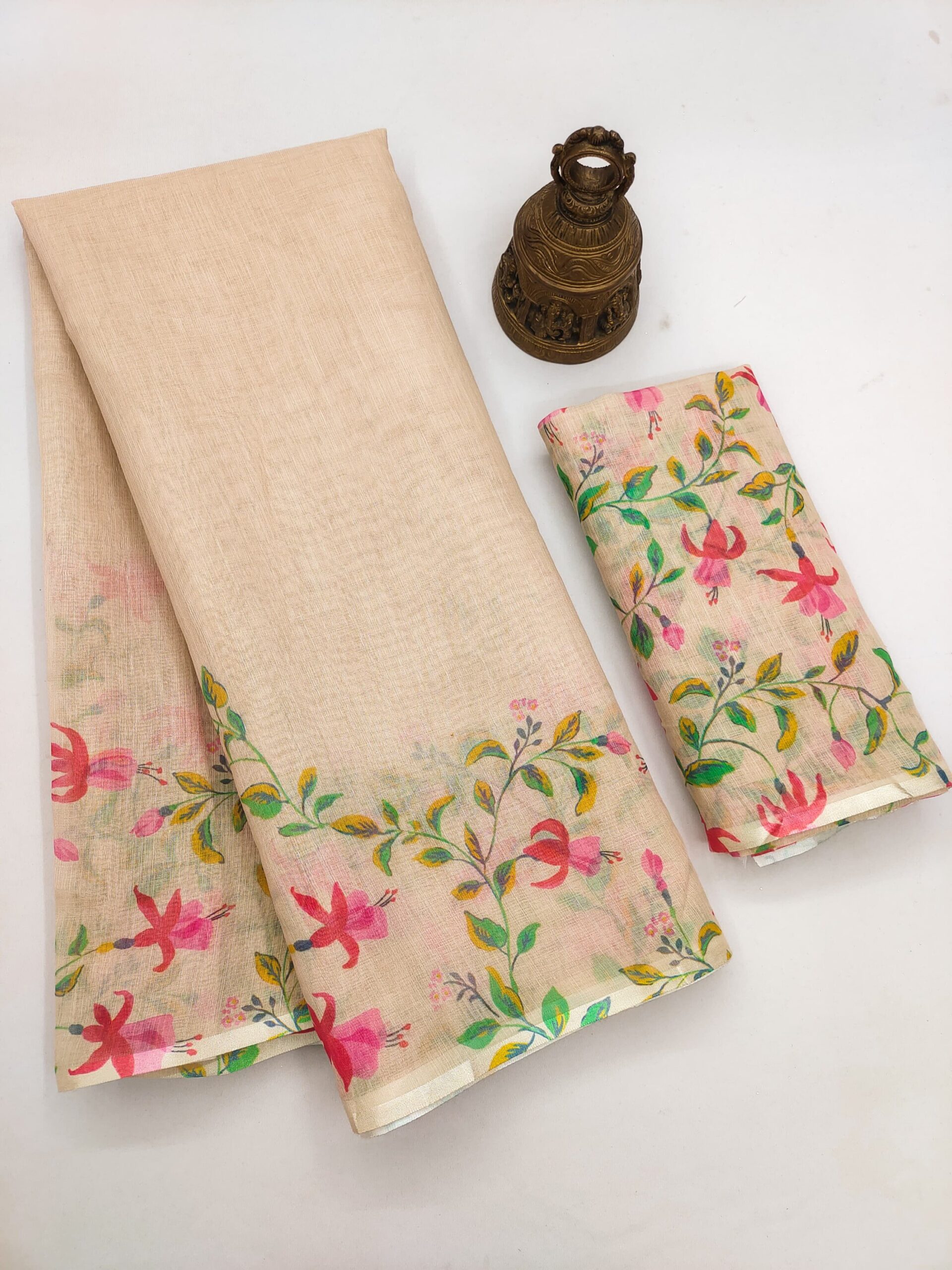 Linen Saree in Pretty Floral Prints - Image 16