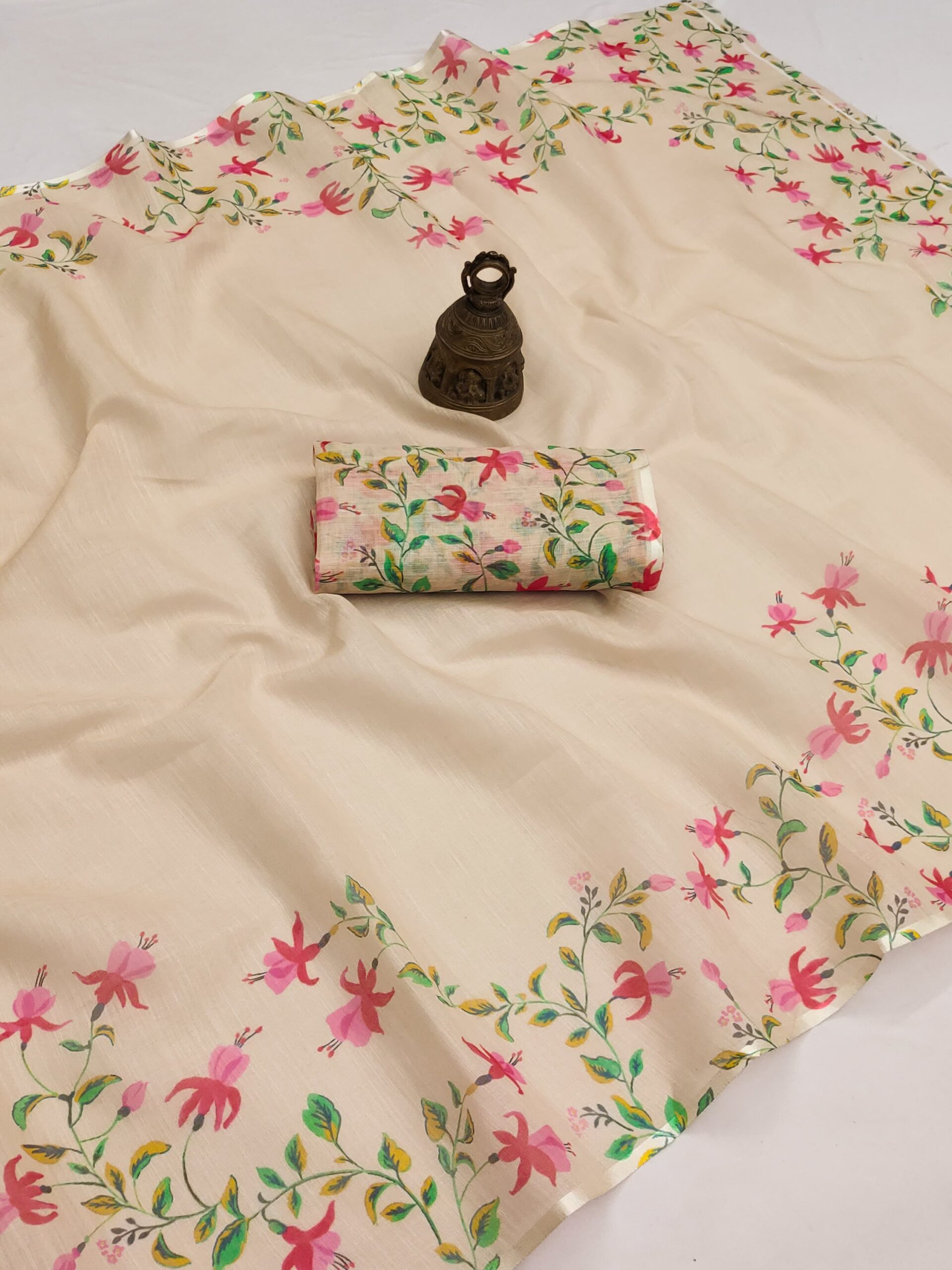 Linen Saree in Pretty Floral Prints - Image 15