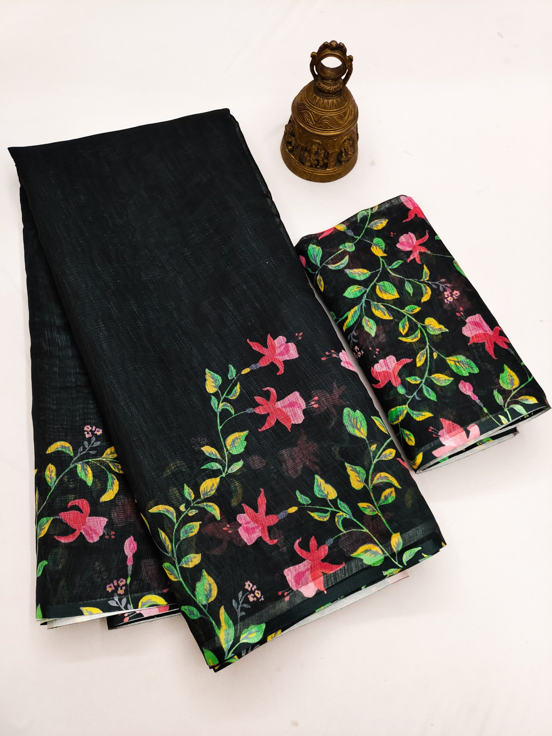 Linen Saree in Pretty Floral Prints - Image 4