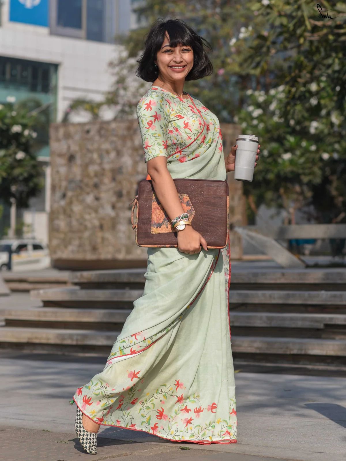 Linen Saree in Pretty Floral Prints - Image 25