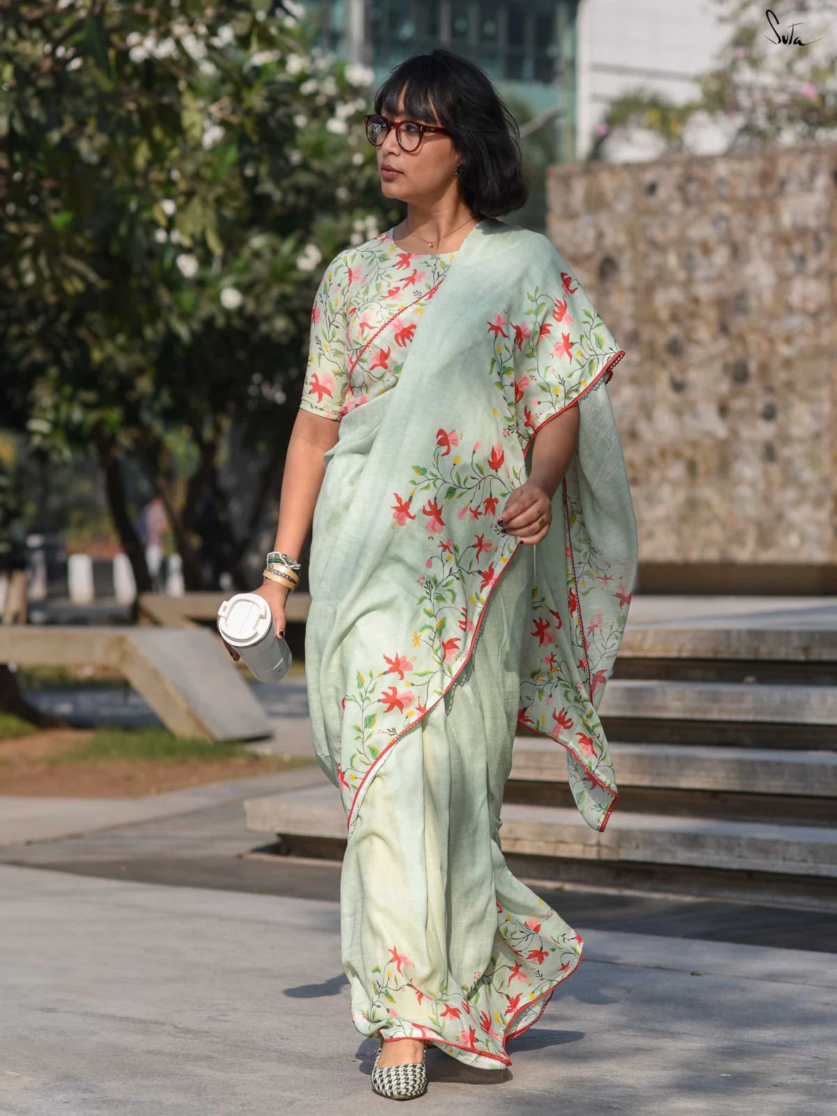 Linen Saree in Pretty Floral Prints - Image 26