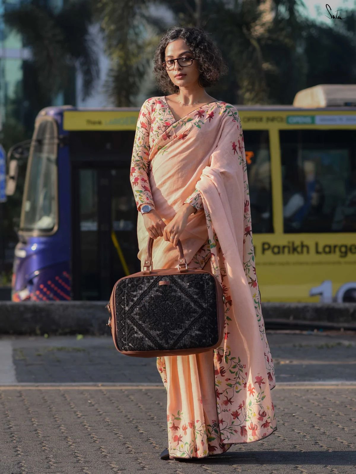 Linen Saree in Pretty Floral Prints - Image 9