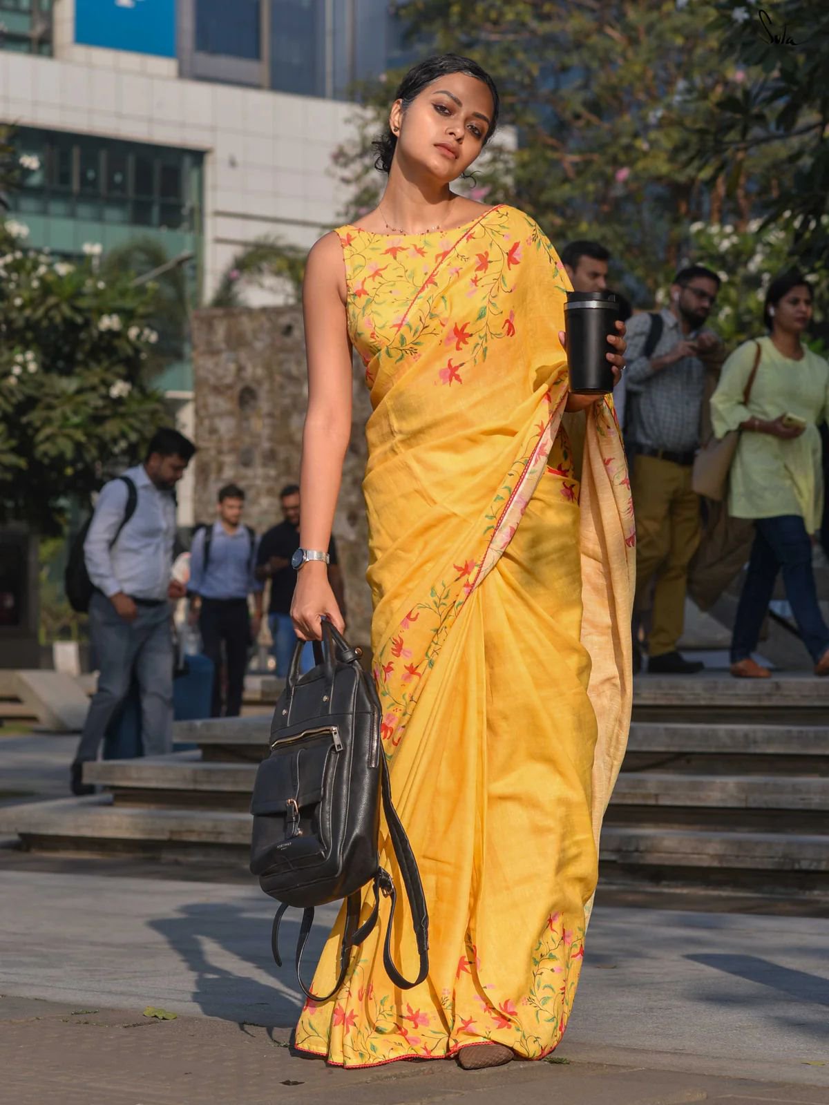 Linen Saree in Pretty Floral Prints - Image 21
