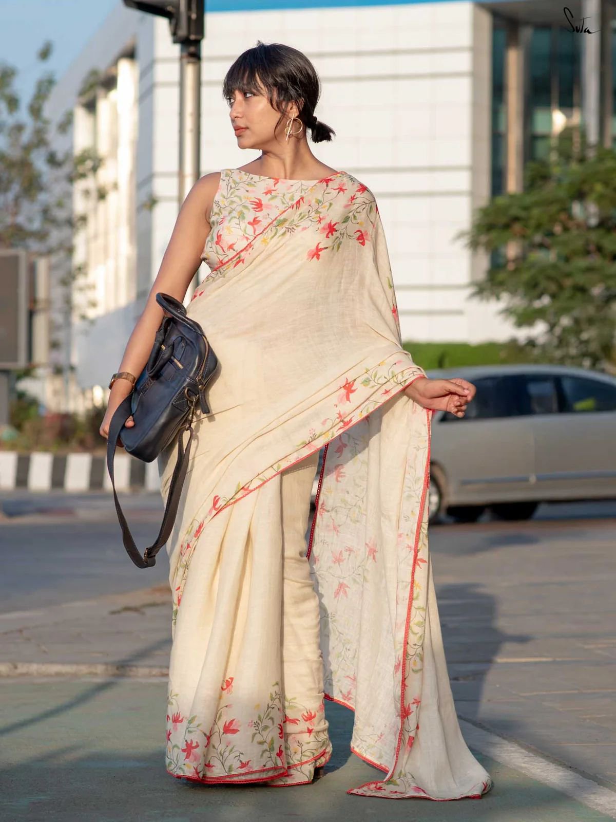 Linen Saree in Pretty Floral Prints - Image 13