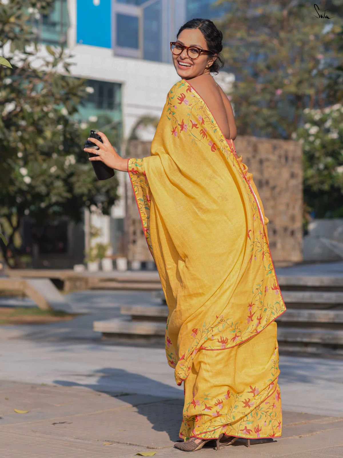 Linen Saree in Pretty Floral Prints - Image 22