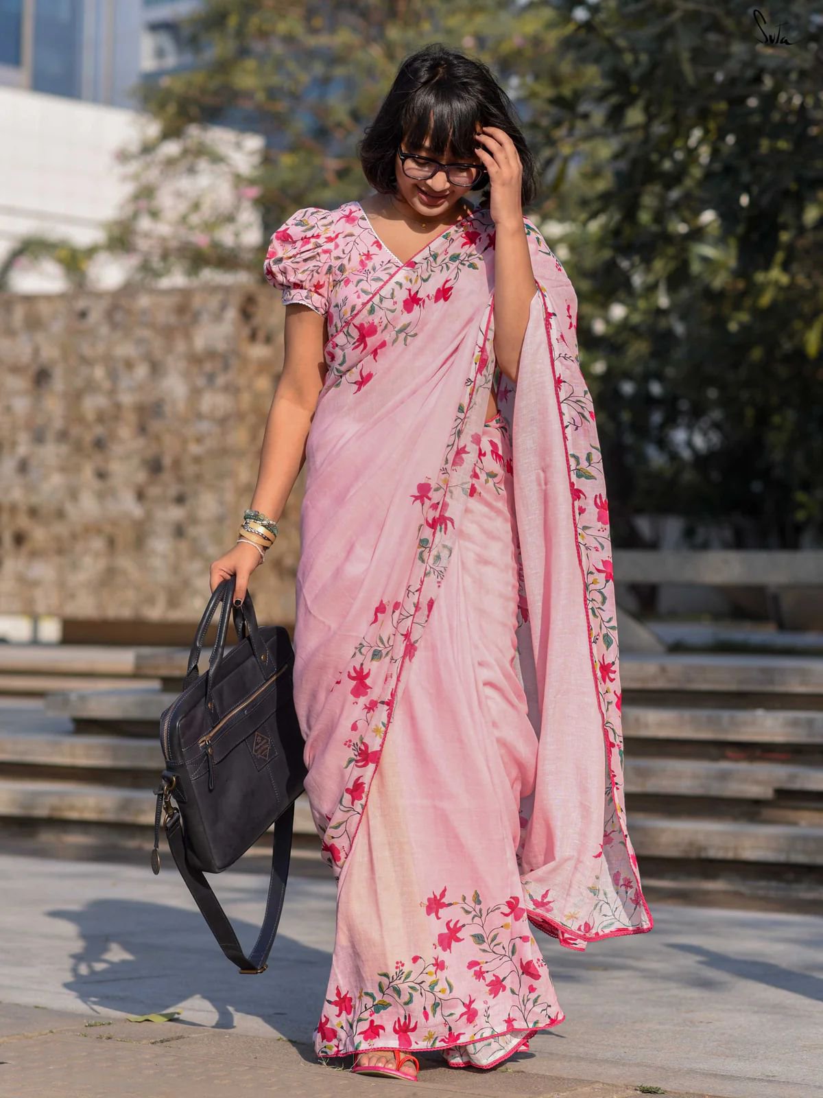 Linen Saree in Pretty Floral Prints - Image 5