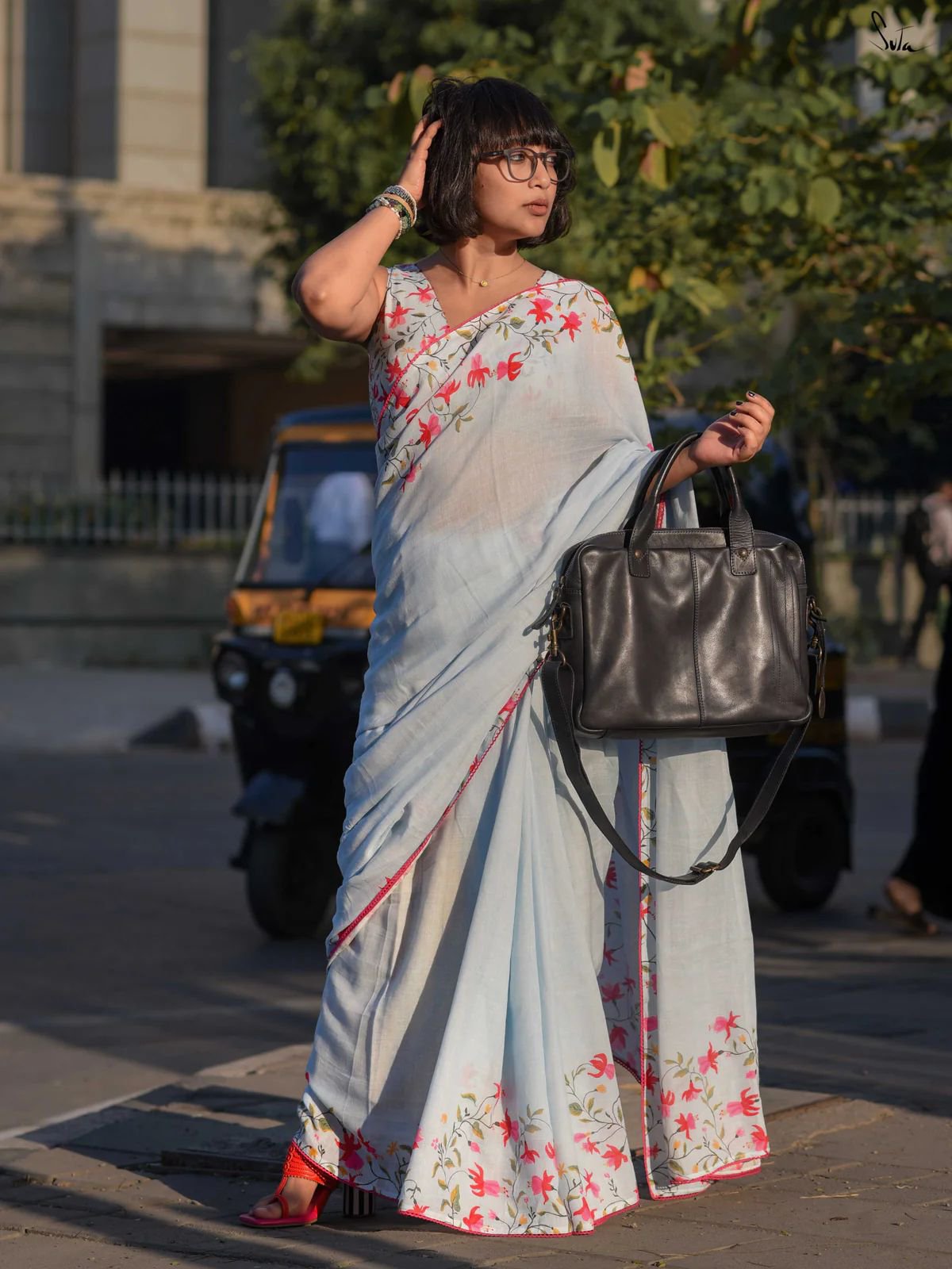 Linen Saree in Pretty Floral Prints - Image 18