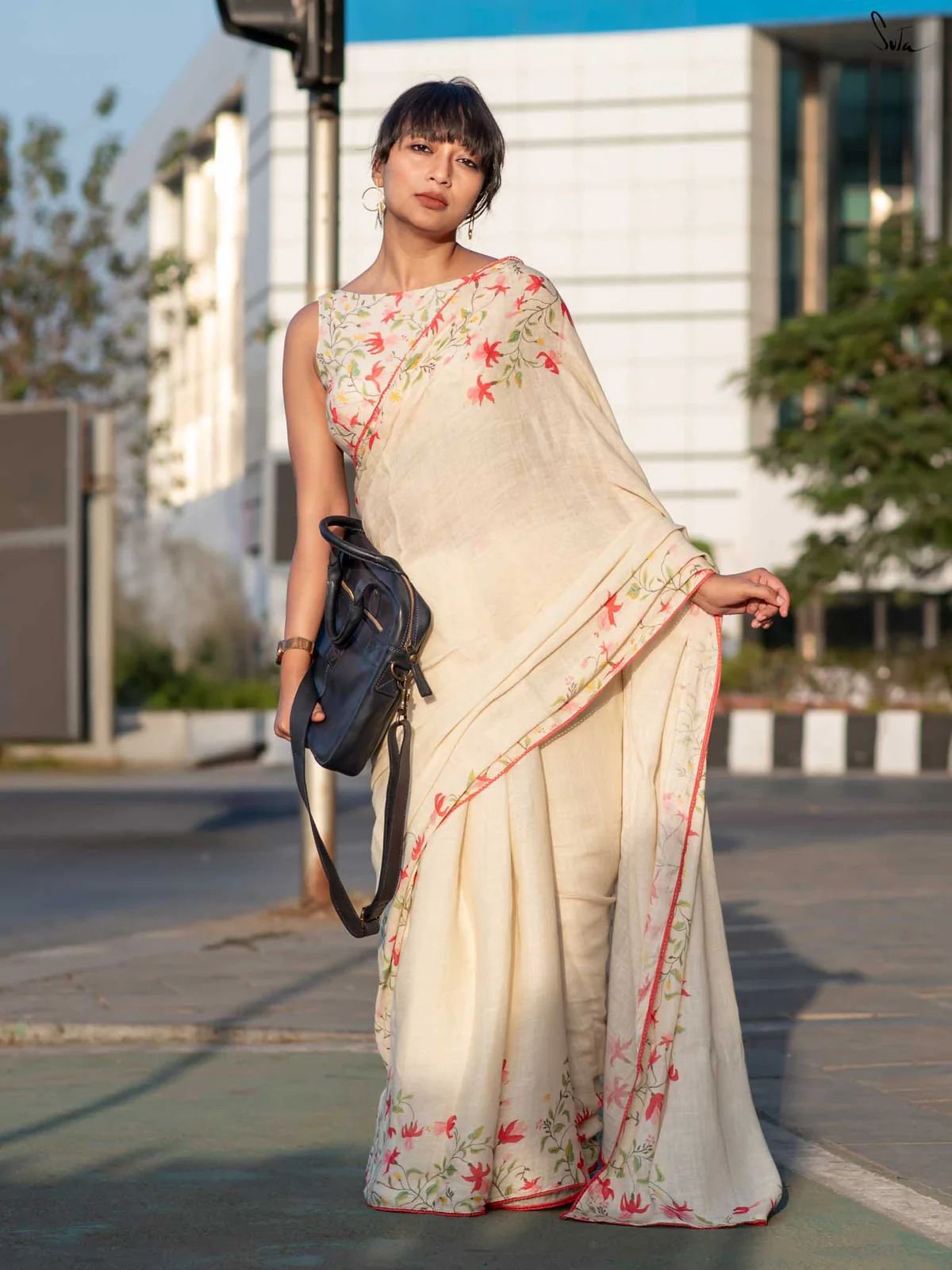 Linen Saree in Pretty Floral Prints - Image 14