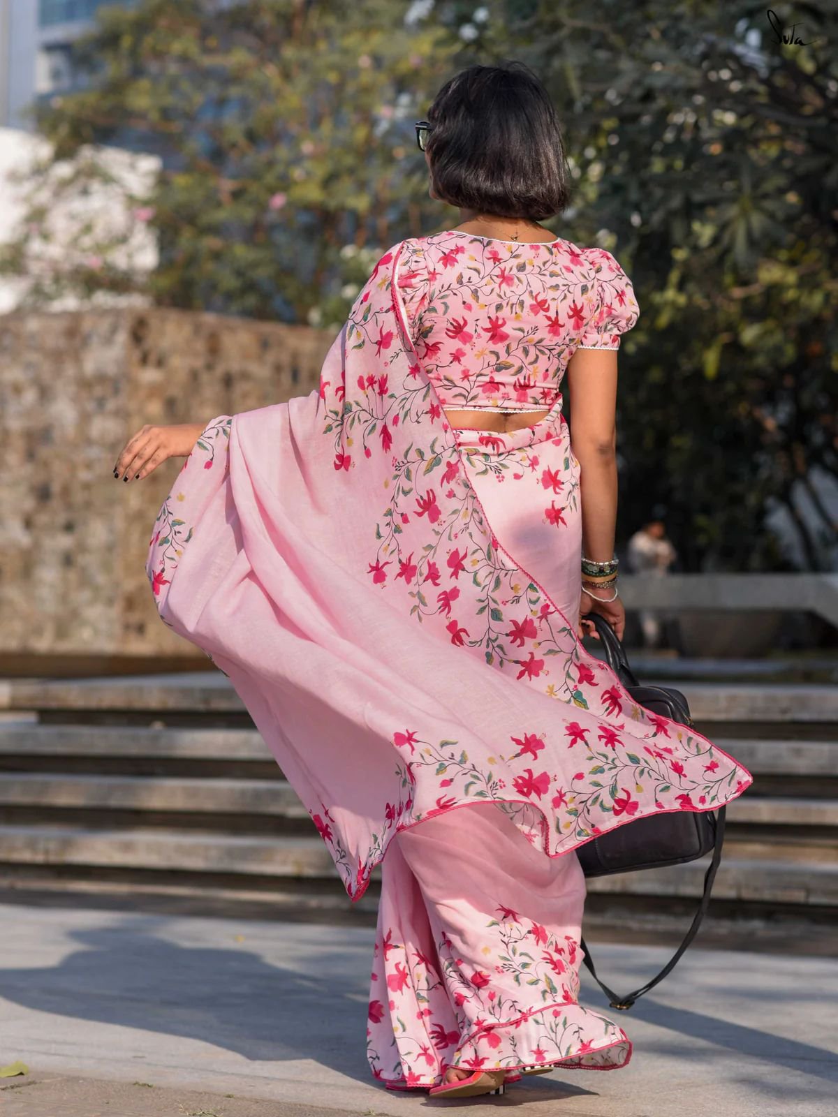 Linen Saree in Pretty Floral Prints - Image 6