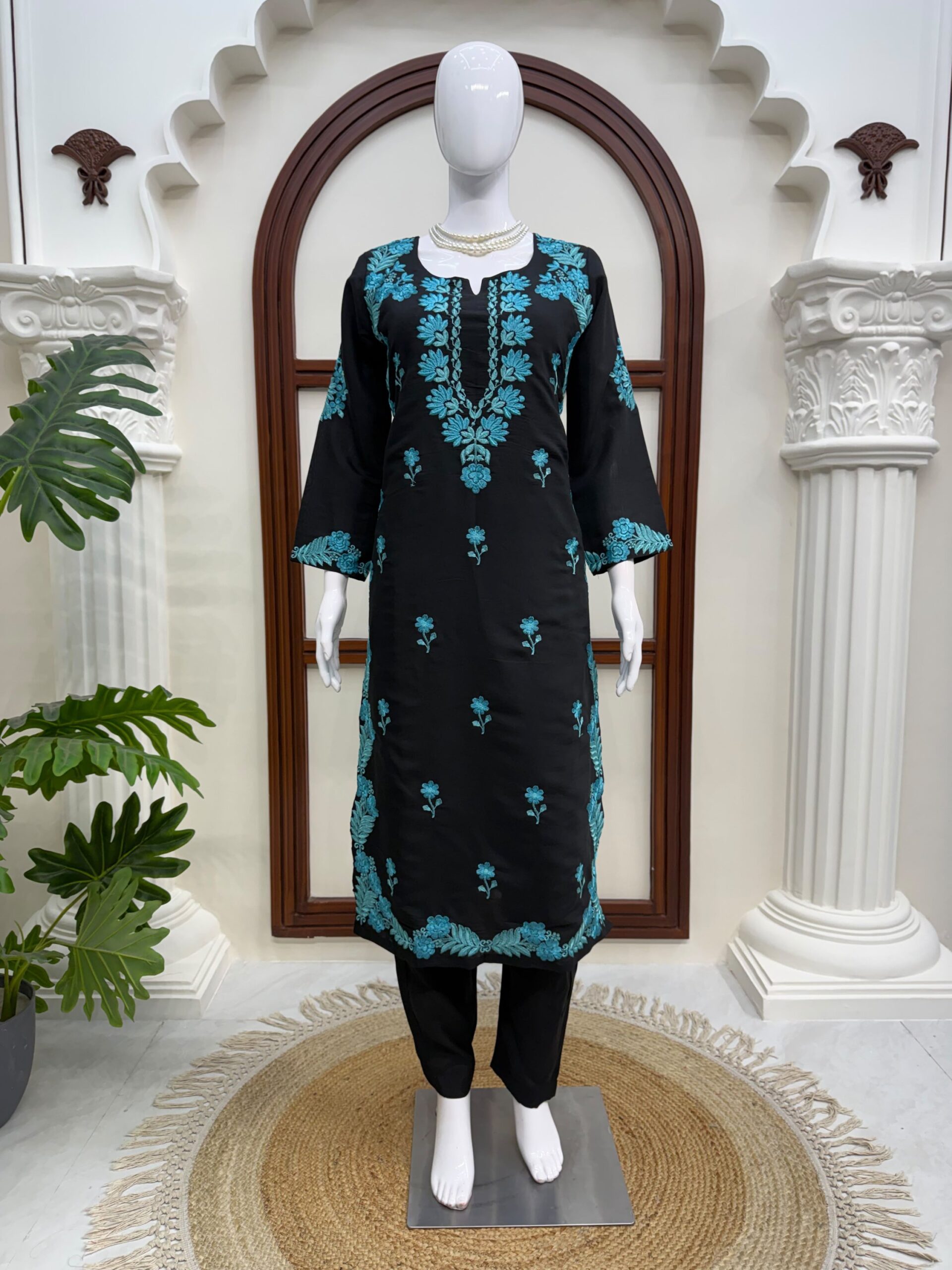 Lucknowi Work Kurta Set - Image 4