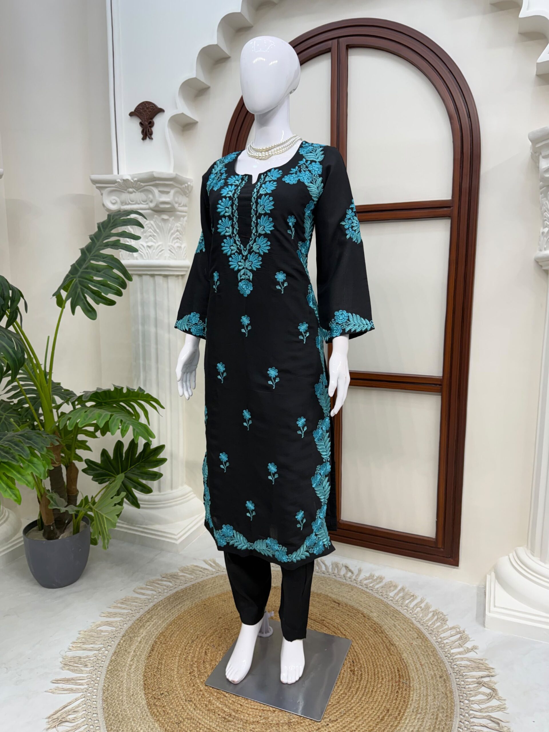 Lucknowi Work Kurta Set - Image 3