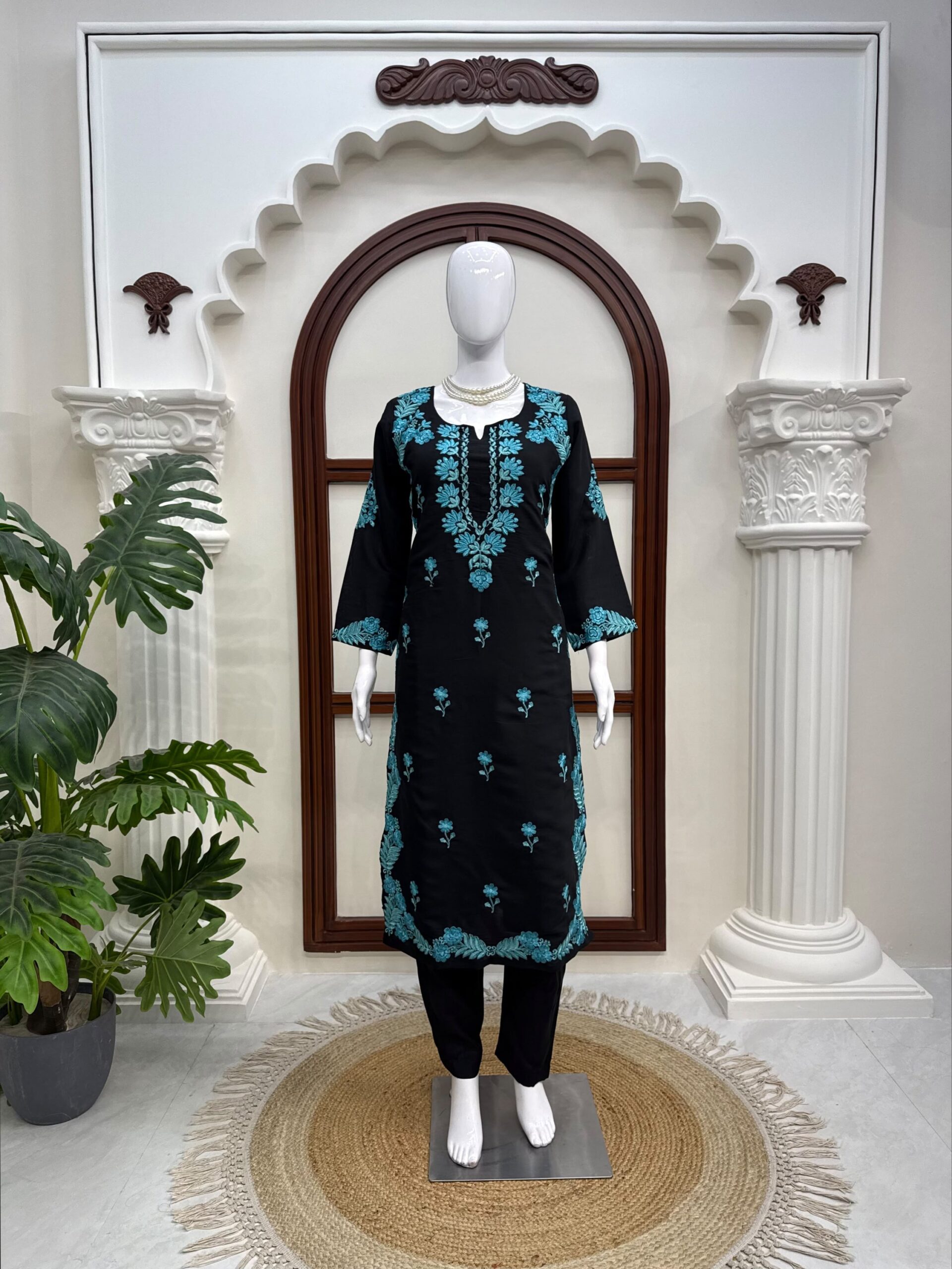 Lucknowi Work Kurta Set - Image 6