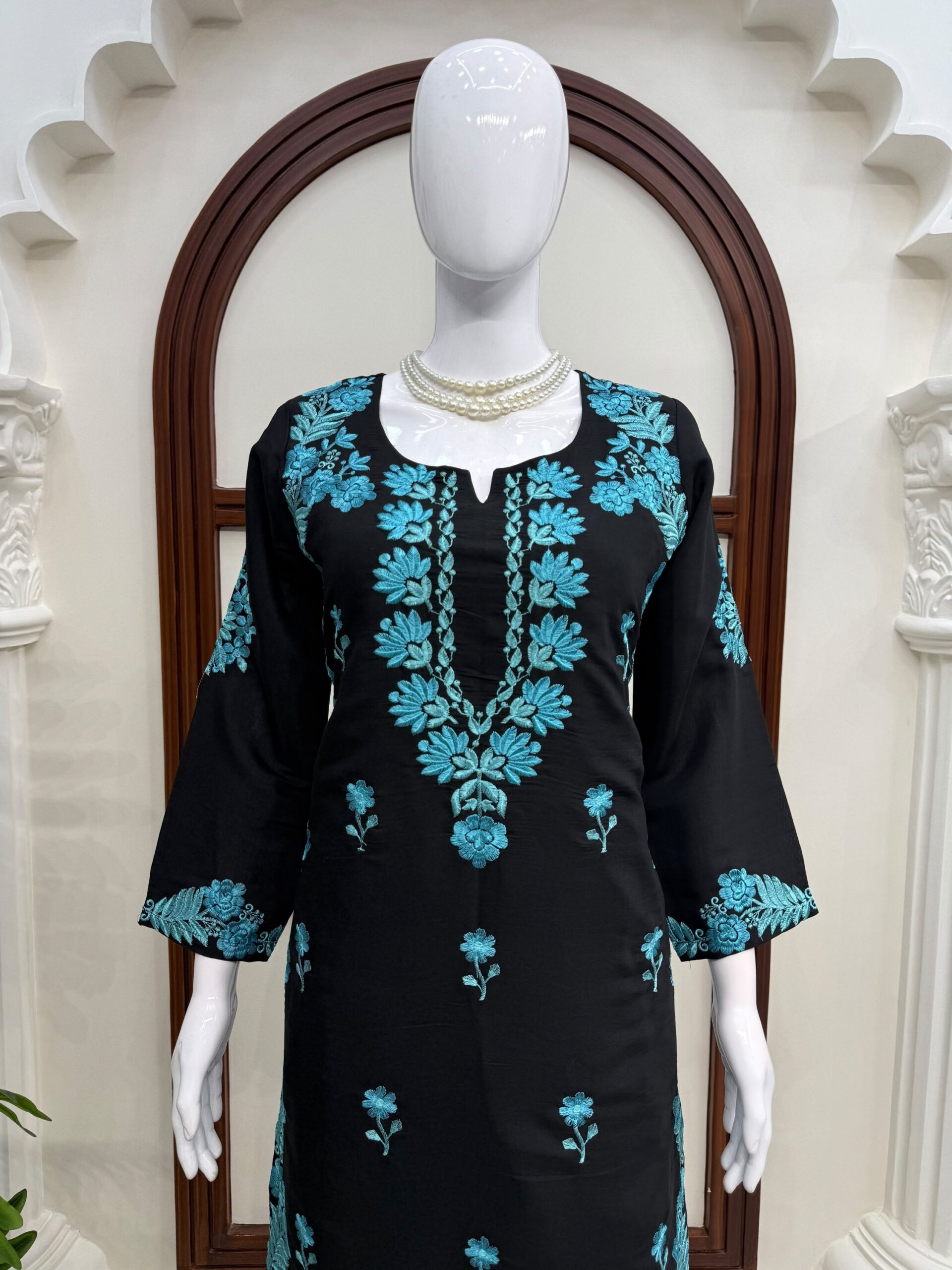 Lucknowi Work Kurta Set - Image 8