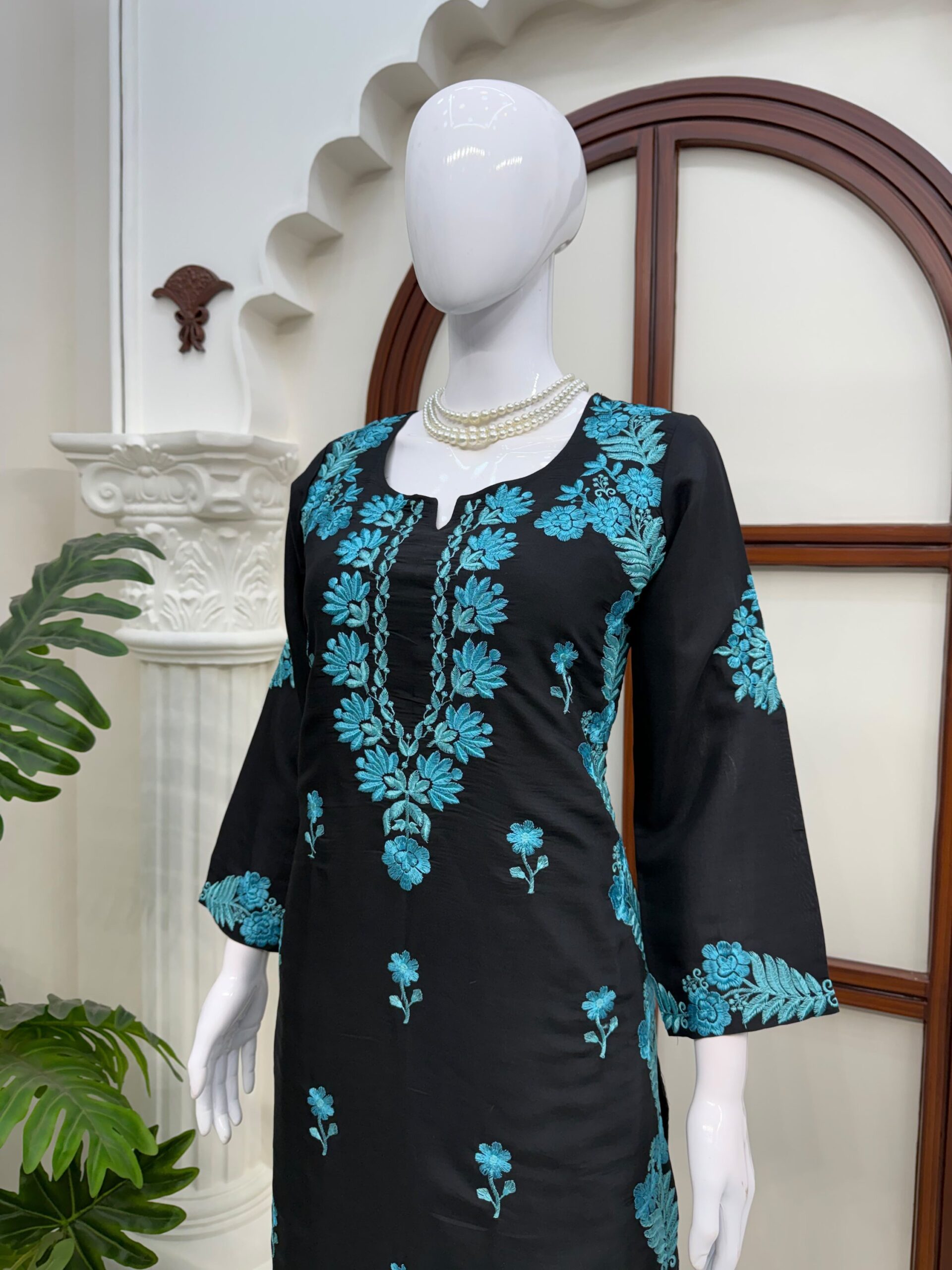 Lucknowi Work Kurta Set - Image 5