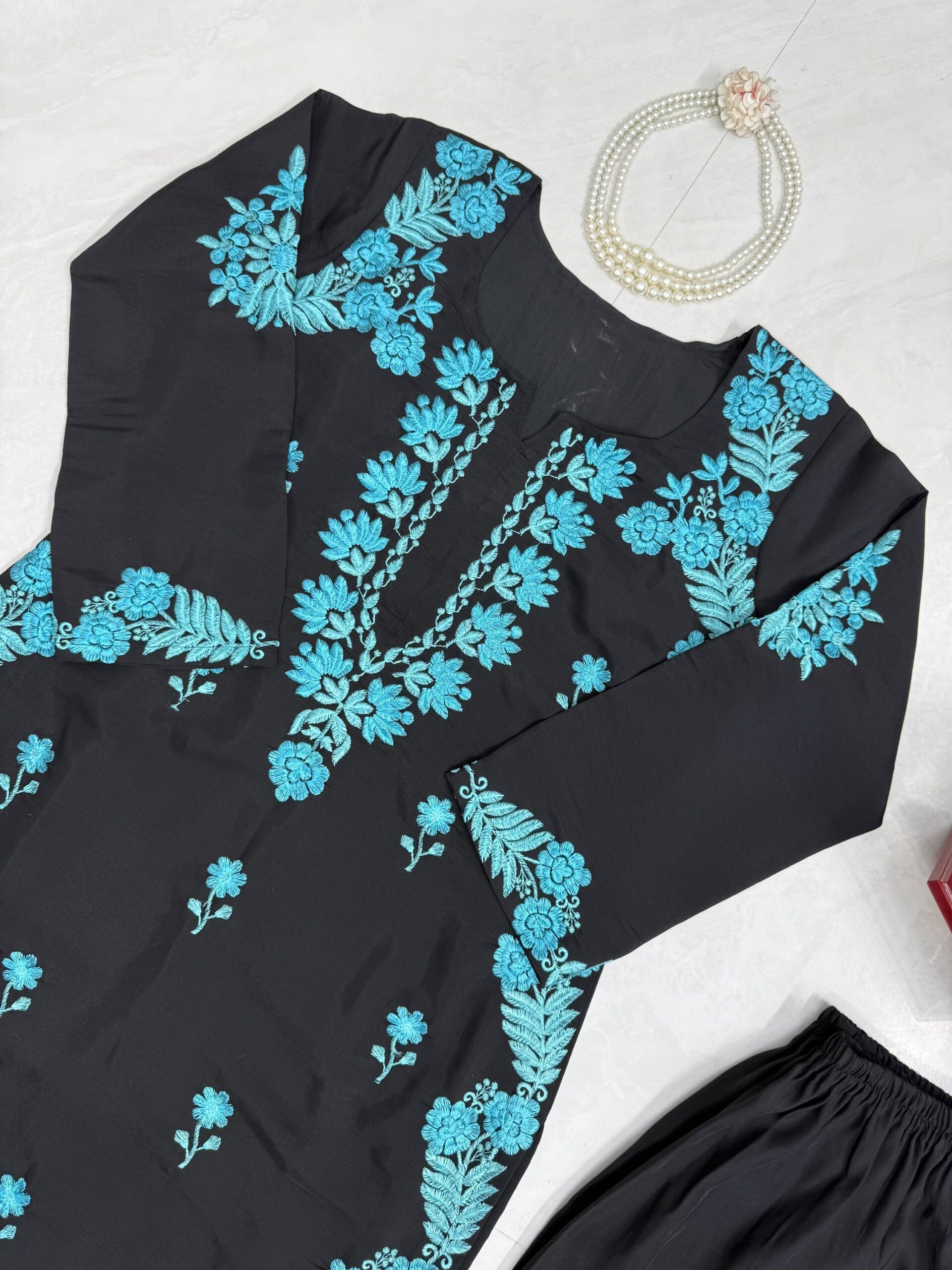 Lucknowi Work Kurta Set - Image 9