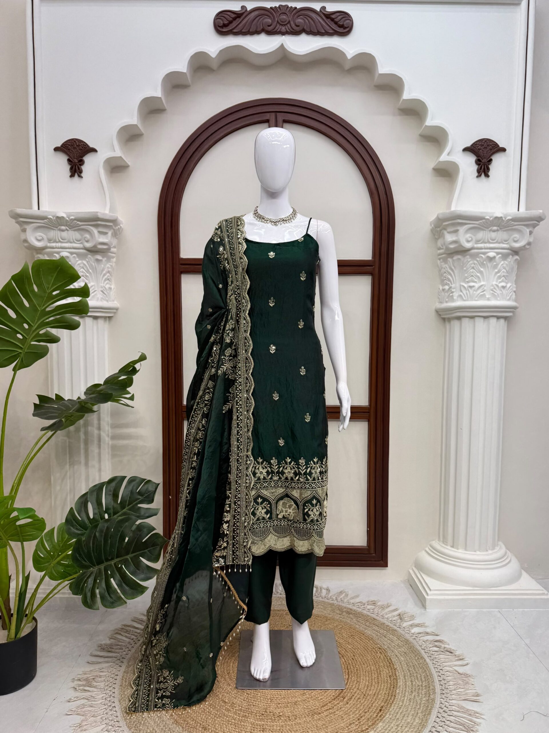 Sequins Embroidered Kurta Set - Image 3