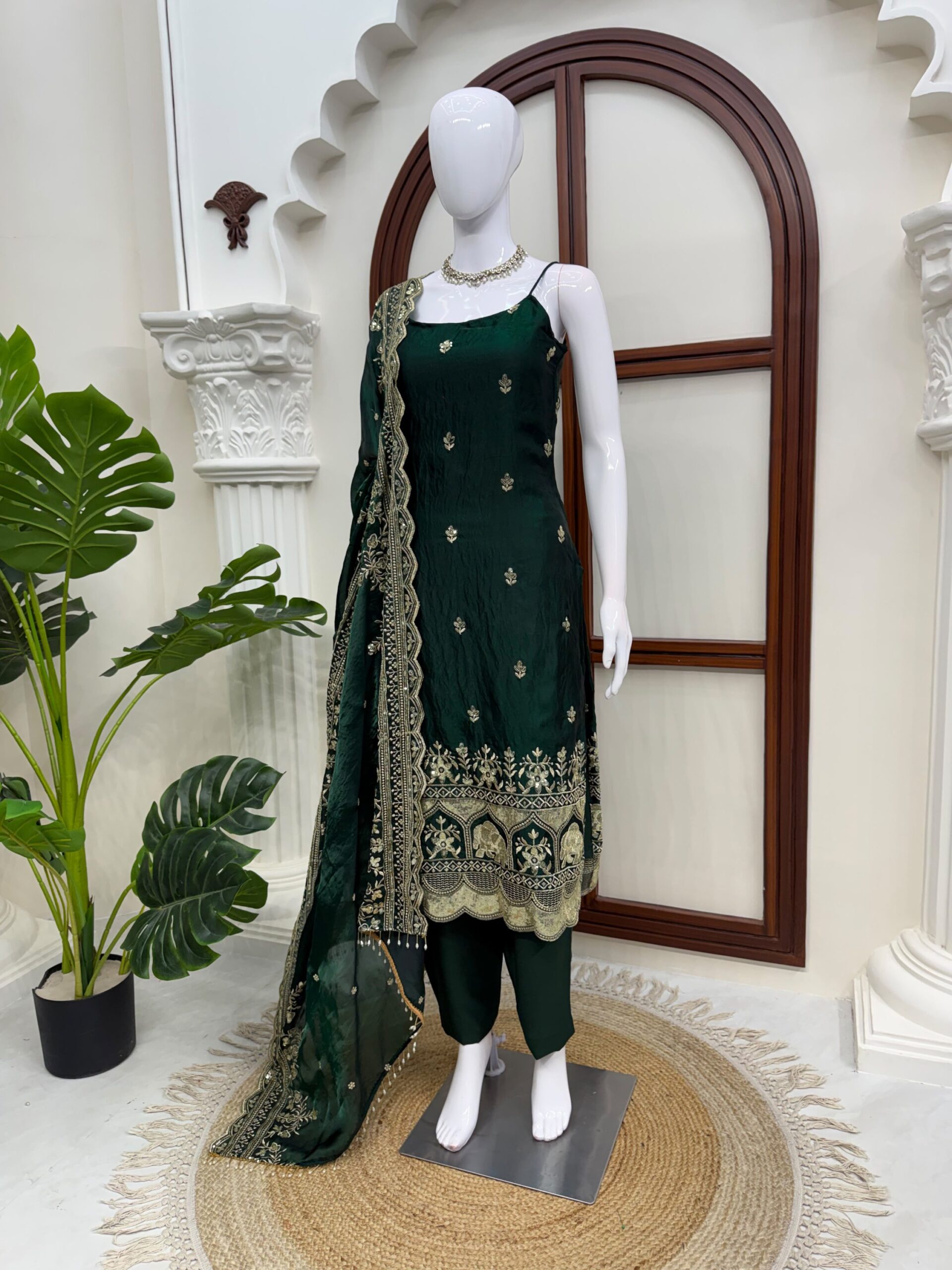 Sequins Embroidered Kurta Set - Image 2