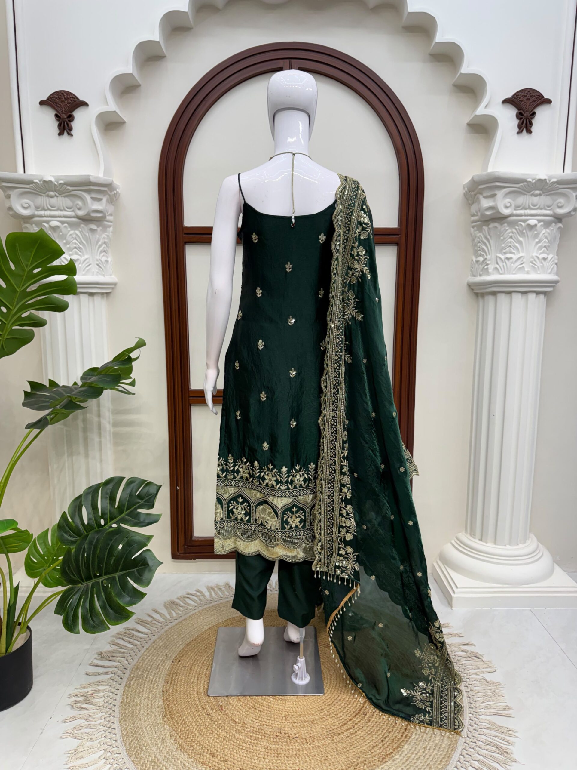 Sequins Embroidered Kurta Set - Image 9