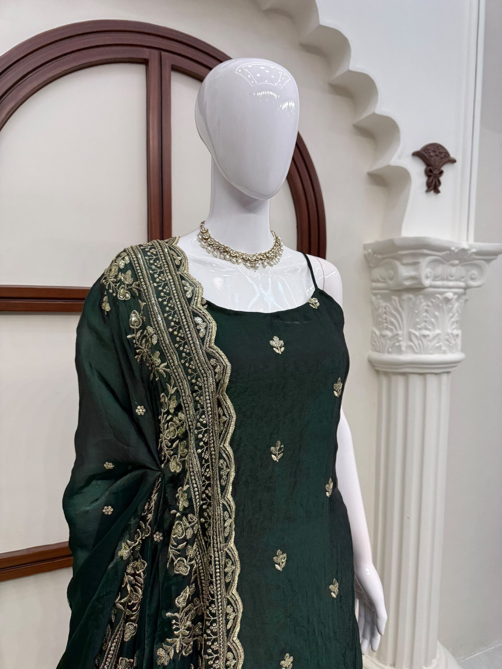 Sequins Embroidered Kurta Set - Image 4