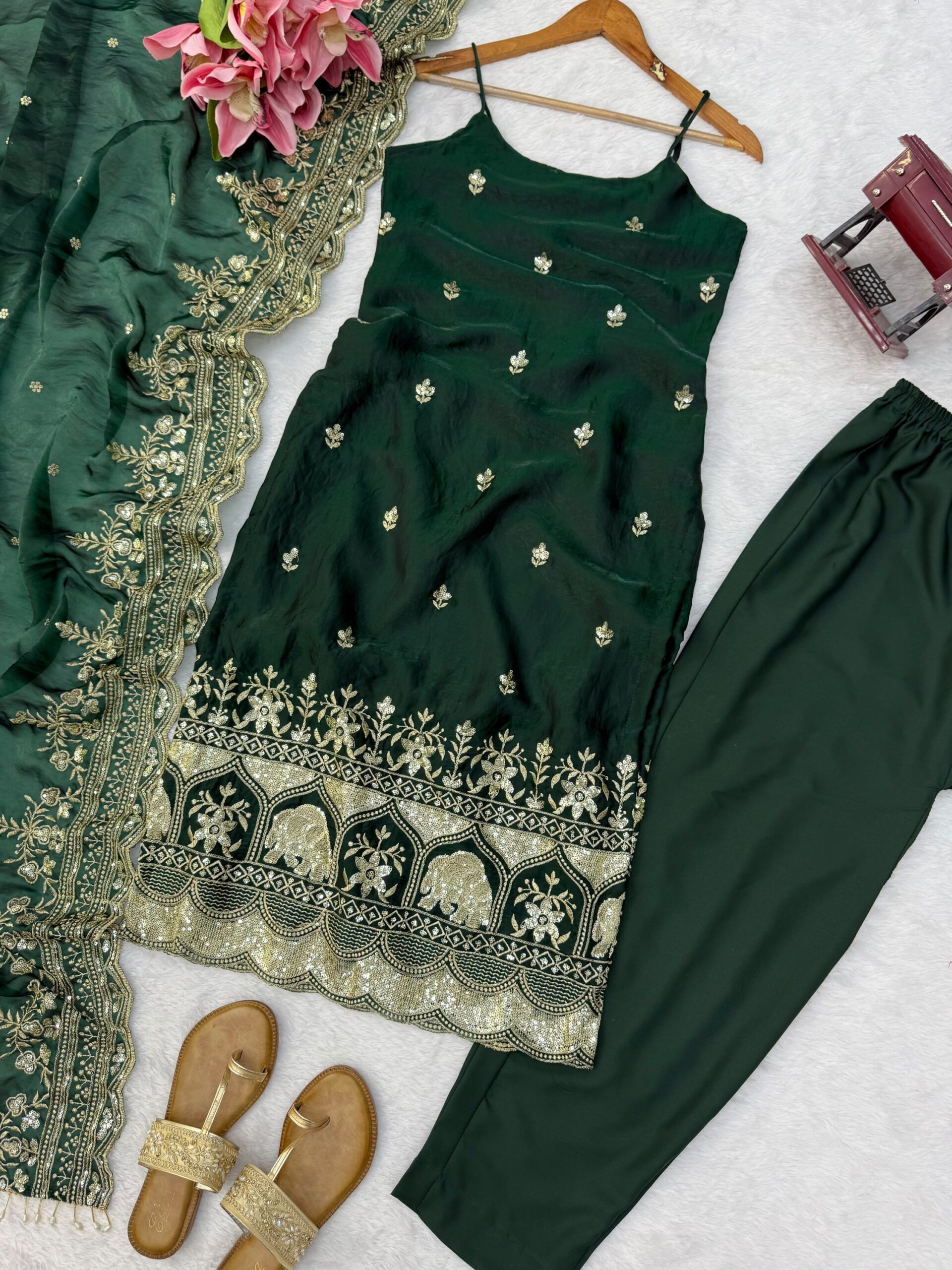 Sequins Embroidered Kurta Set - Image 5