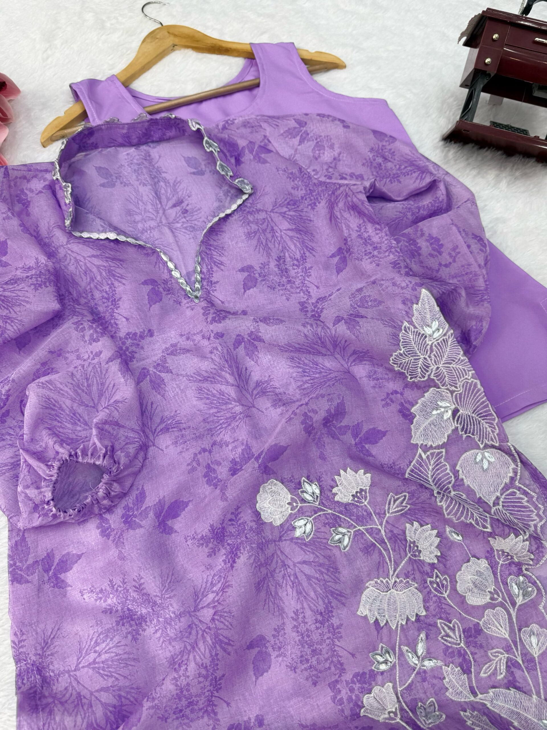 Embroidered 3 piece set - Image 4