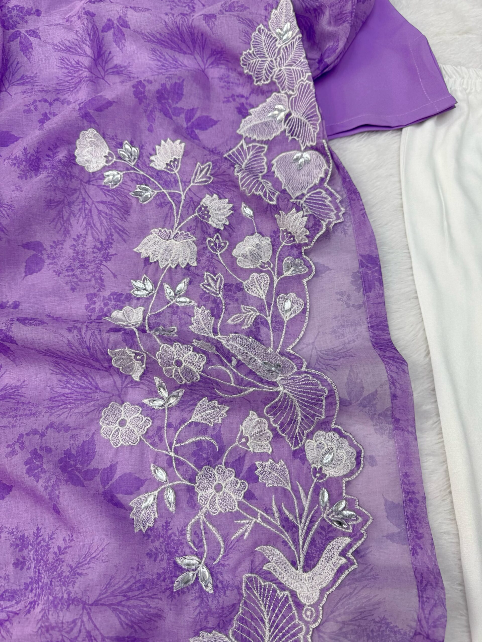 Embroidered 3 piece set - Image 5