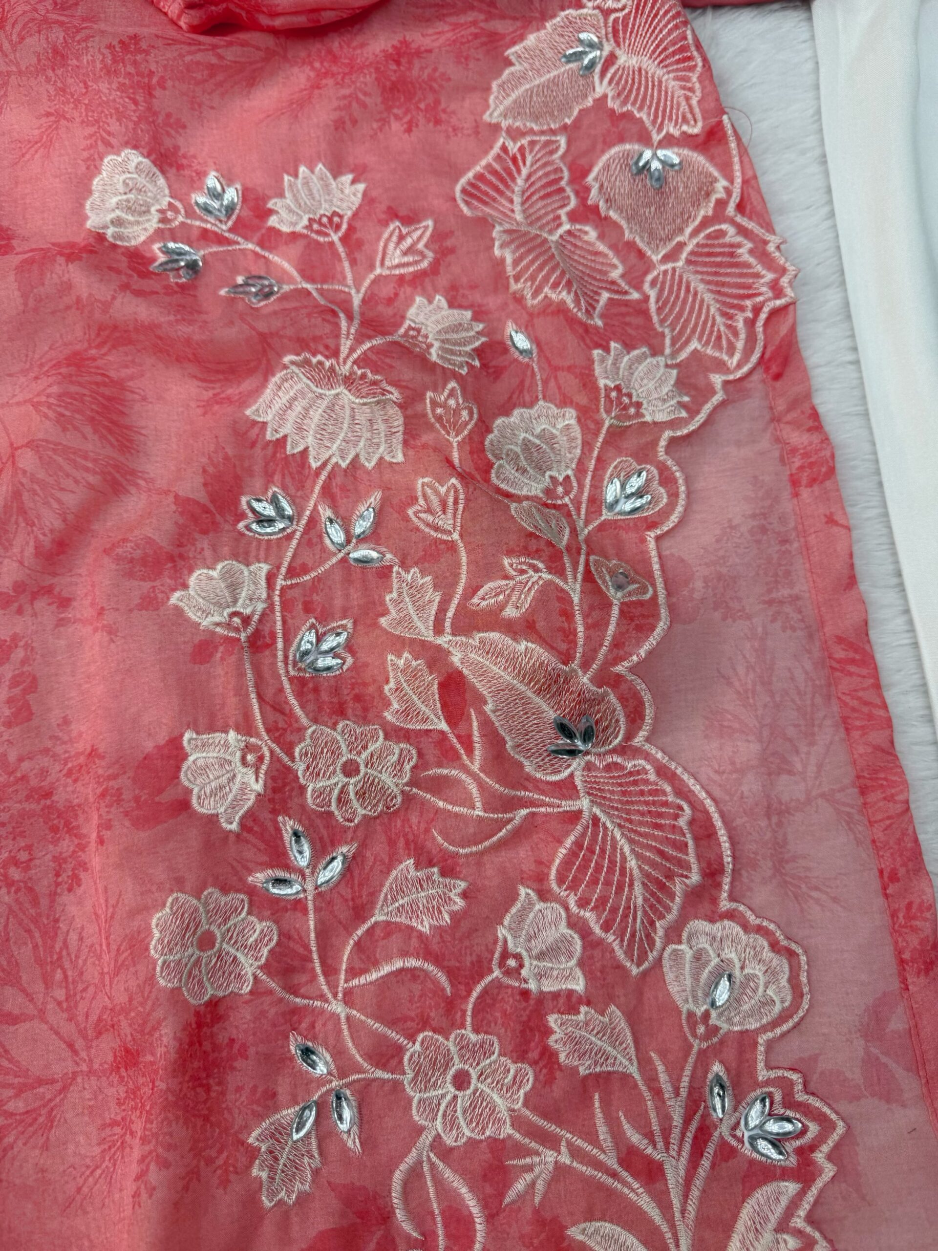 Embroidered 3 piece set - Image 11