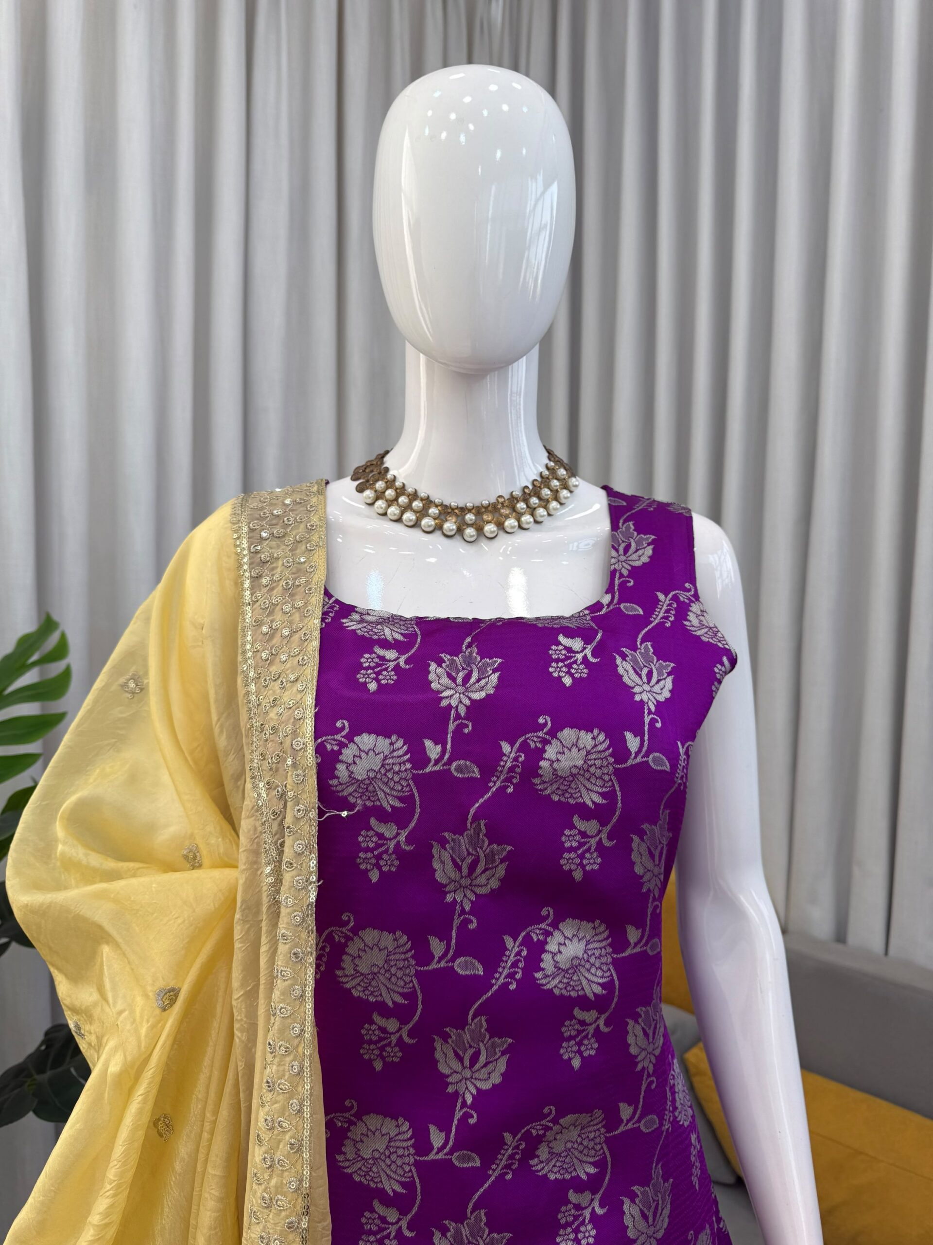 Thread and Sequins Suit Set - Image 5