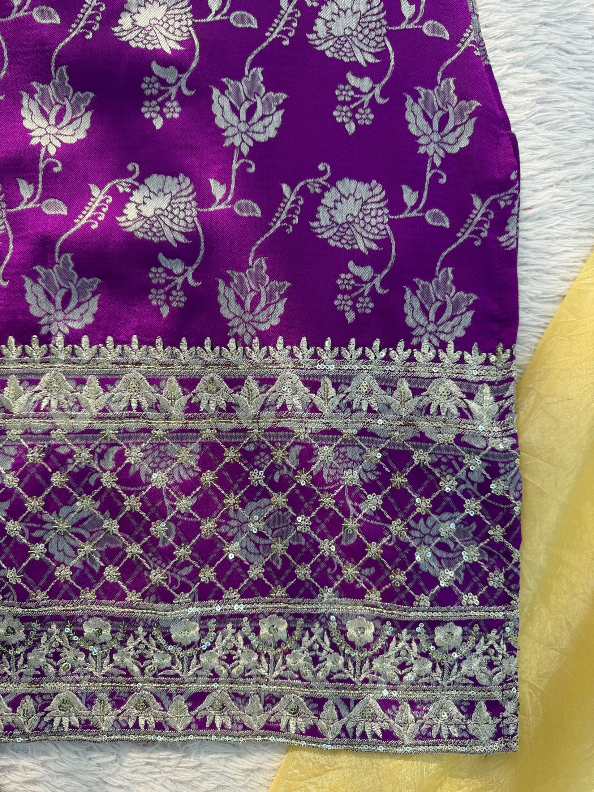 Thread and Sequins Suit Set - Image 15